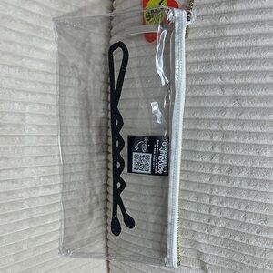 Julie Mollo Bobby Pin Clear Clutch.New with tags.Zipper top w/ XOXO handle.Cute!